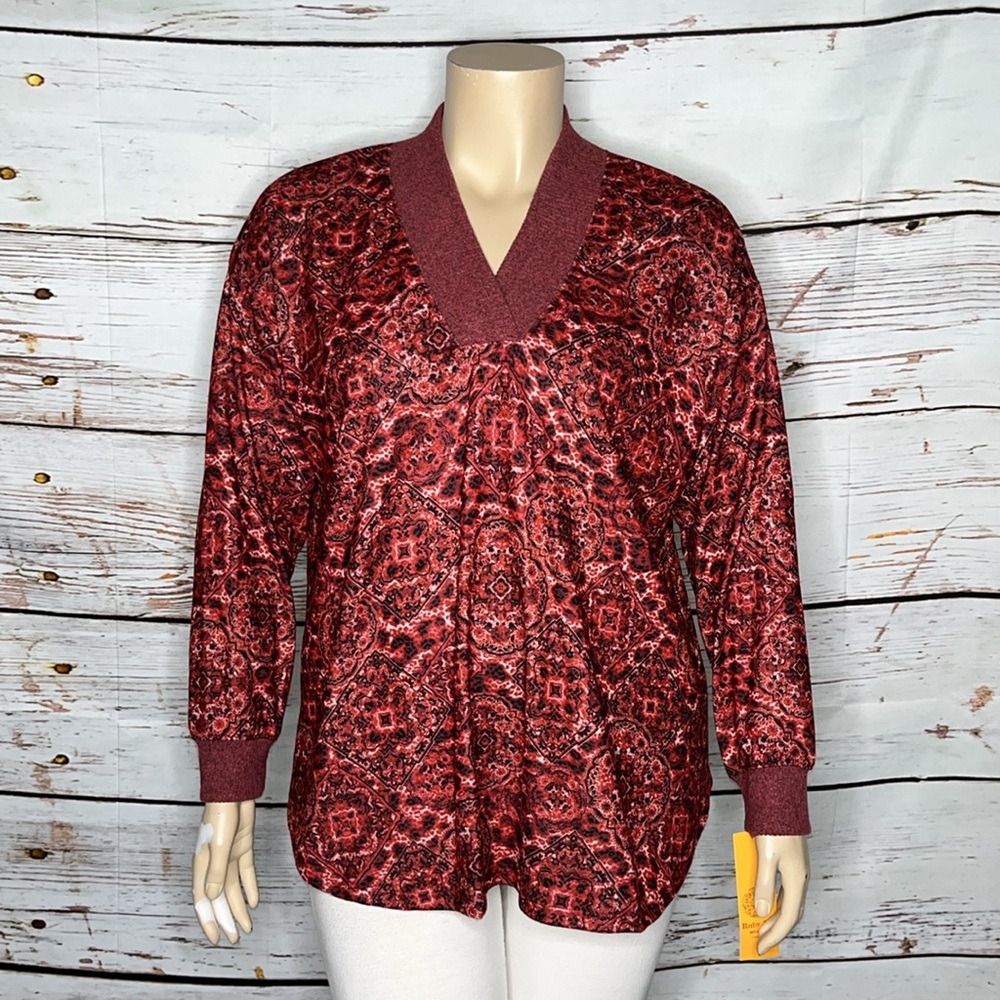 Ruby Rd. Woman NWT Size 1X Red & Black Floral Geometric Print V-Neck Sweater Top